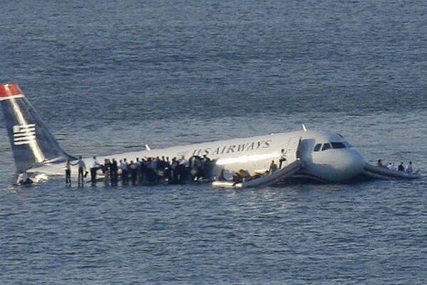 У Нью-Йорку потонув пасажирський літак