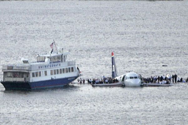 У Нью-Йорку потонув пасажирський літак