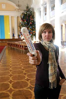 В школах мерзнут дети, в Раде и мэрии - жара