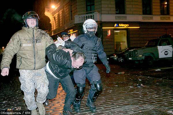 В Литве полиция отстояла парламент
