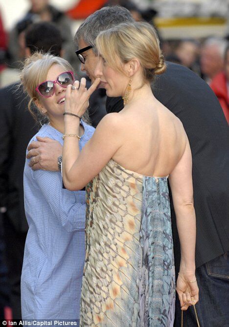 Лили Аллен жирует на яхте с миллионером