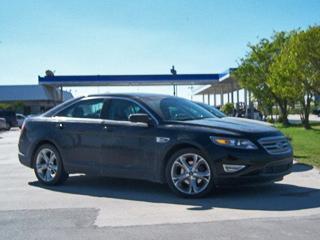 Седан Ford Taurus SHO попался без камуфляжа