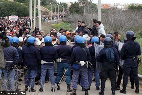 В Італії збунтувалися 700 нелегальних іммігрантів