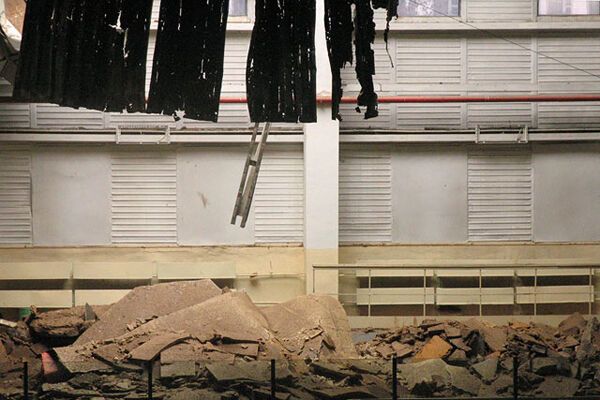 Трое подростков погибли при обрушении крыши