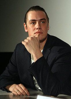 Постаревшие "мушкетеры" собрались порадоваться