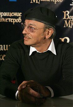 Постаревшие "мушкетеры" собрались порадоваться