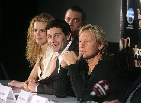 Постаревшие "мушкетеры" собрались порадоваться