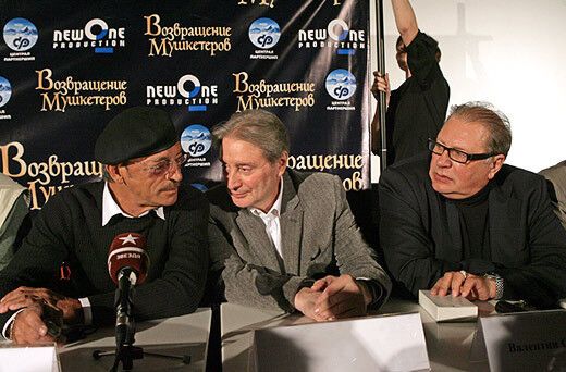 Постаревшие "мушкетеры" собрались порадоваться