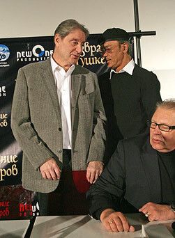 Постаревшие "мушкетеры" собрались порадоваться