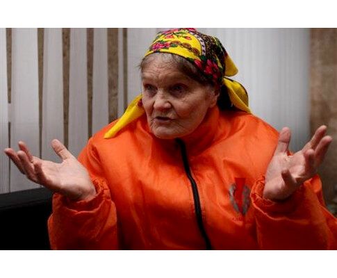 Баба Параска розповіла про поцілунки з Ахметовим