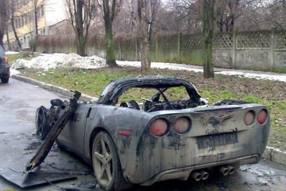 В Киеве сгорел дотла дорогой спорткар