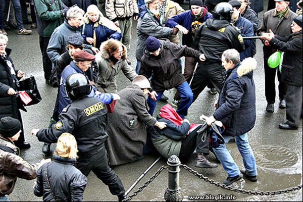 «Марш несогласных» закончился массовой дракой