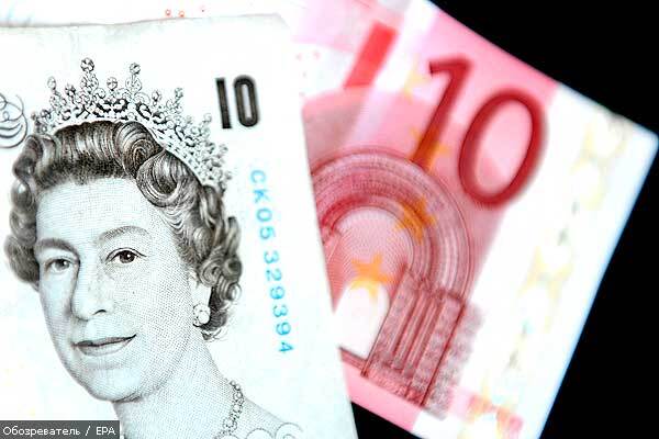 Долар і євро почали рік зі зниження