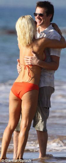 Джим Кэрри балдеет на Гавайях