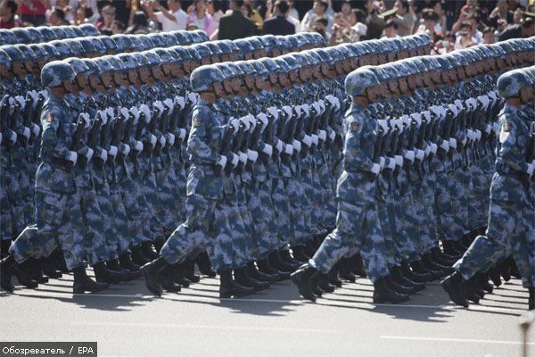 Китай показав військову міць на святковому параді (ФОТО)