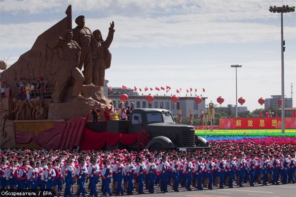 Китай показал военную мощь на праздничном параде (ФОТО)