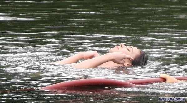 Меган Фокс оголила грудь в фильме «Тело Дженнифер»