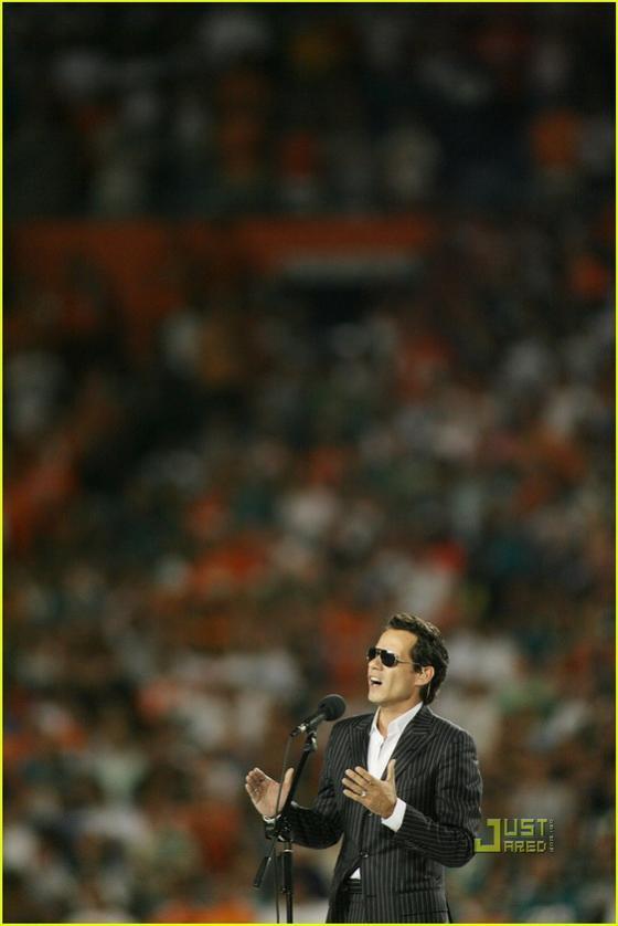 Дженнифер Лопес отжигала в мешковатых штанах