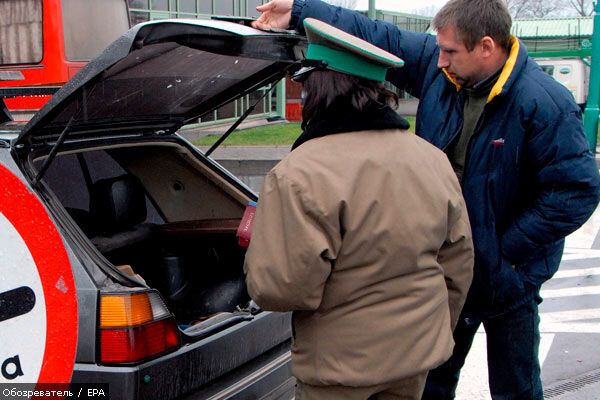 Чопські прикордонники конфіскували 5 картин