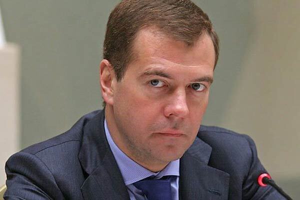 Медведев наградил главу ЦИК, насчитавшего Януковичу победу