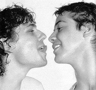 Страстный поцелуй Киану Ривза с мужчиной