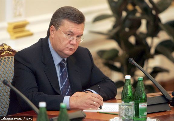 Янукович-журналісту:" Тобі ще жити ... Язиком не мели"