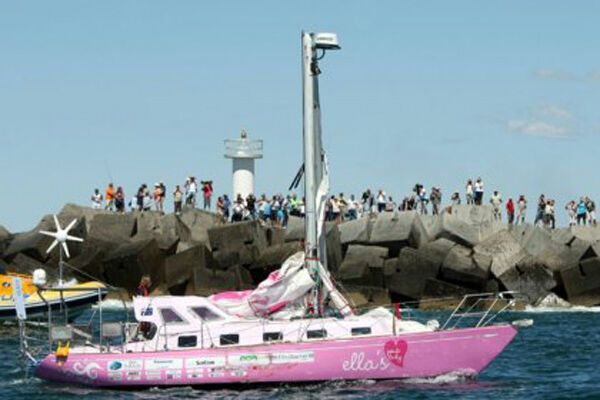 Школярка спливла в навколосвітню подорож на рожевій яхті