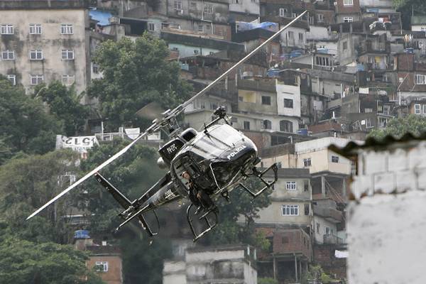 Бразильська наркомафія обстріляла військовий вертоліт