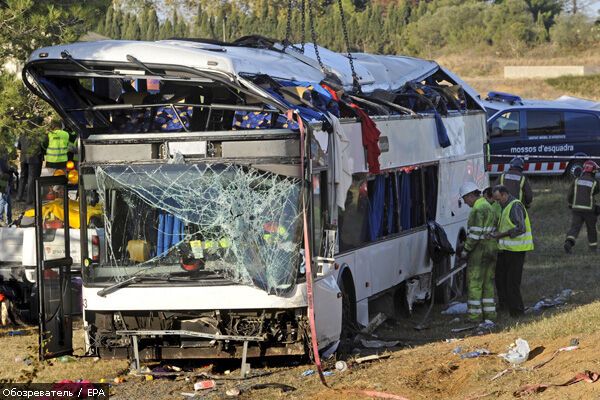 Автобус со школьниками попал в аварию, есть жертвы (ФОТО)