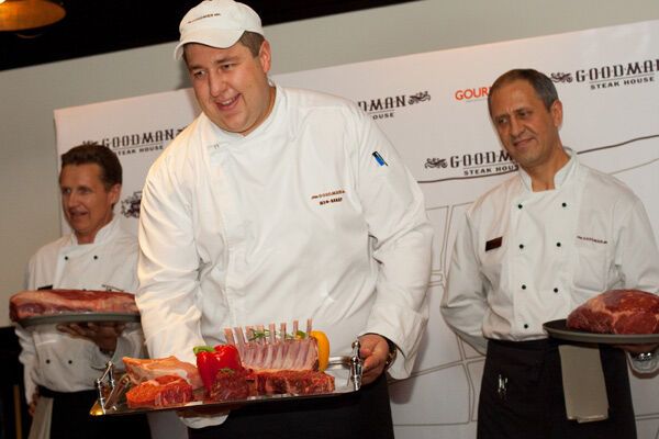 В Киеве показали коллекцию из сырого мяса