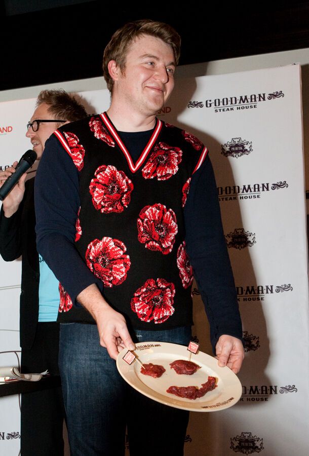 В Киеве показали коллекцию из сырого мяса