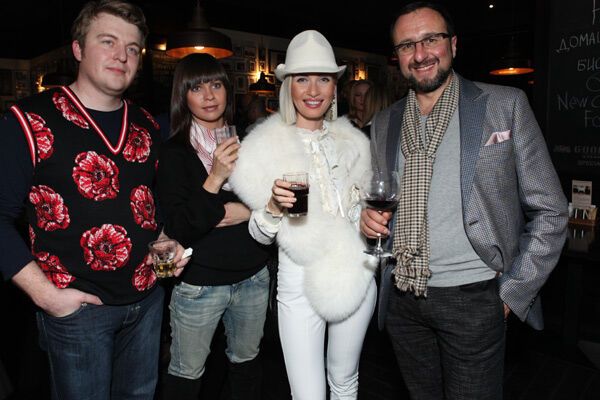 В Киеве показали коллекцию из сырого мяса