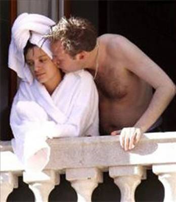 Лили Аллен топлесс и грязные игры с ее любовником