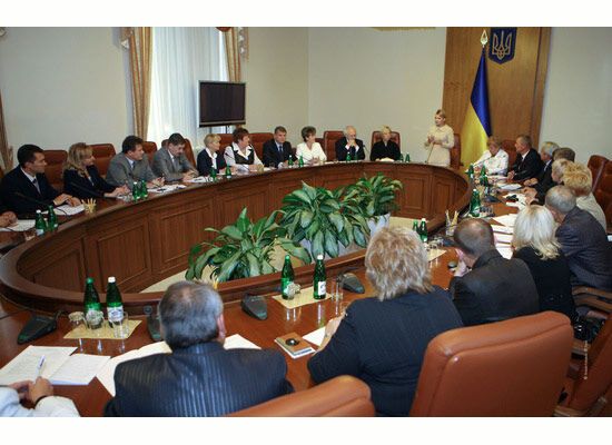 Тимошенко: повышение минимальной зарплаты-дорога в ад