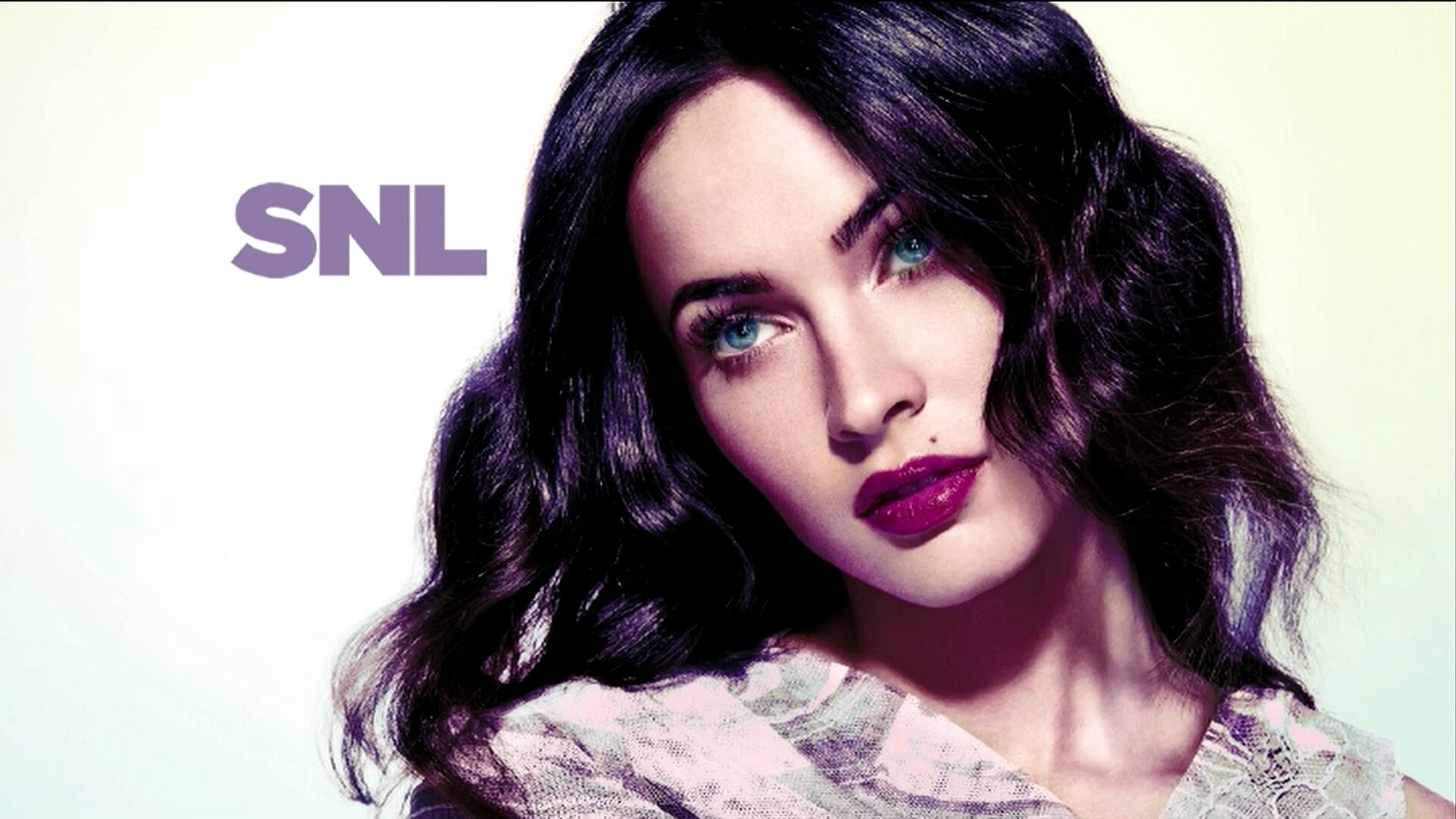 Меган Фокс напялила уши Микки Мауса для эротики