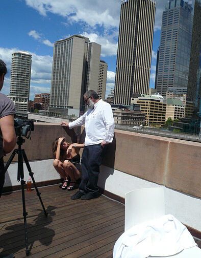 Супермодель Миранда Керр в новой фотосессии на крыше высотки