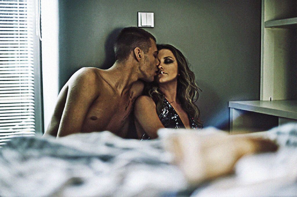 Могилевская снялась в эротическом клипе с "фабрикантом"