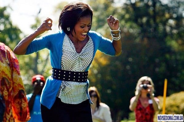 Неутомимая Обама крутит Хула Хуп возле Белого дома