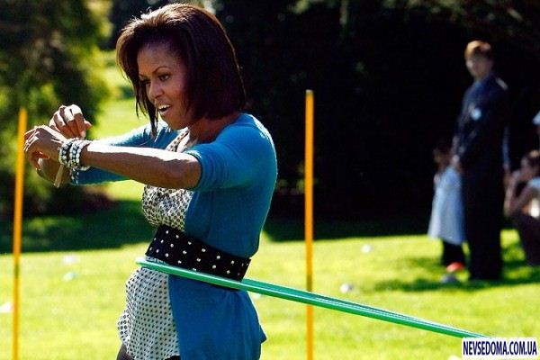 Неутомимая Обама крутит Хула Хуп возле Белого дома
