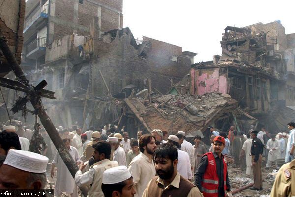 Взрыв в Пакистане: более 80 погибших, 200 раненых (ФОТО)