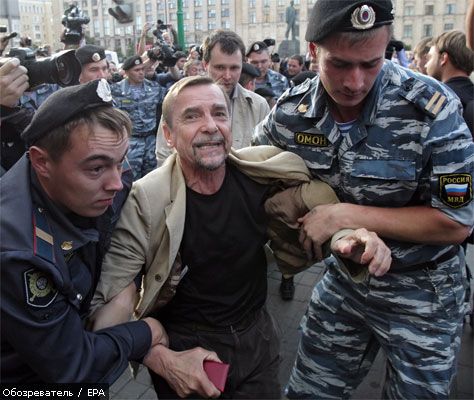 В России милиция тренируется разгонять пенсионеров гранатами