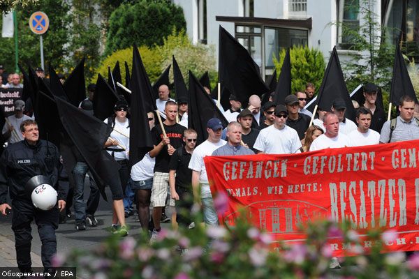 Правоохранители провели массовую облаву на неонацистов