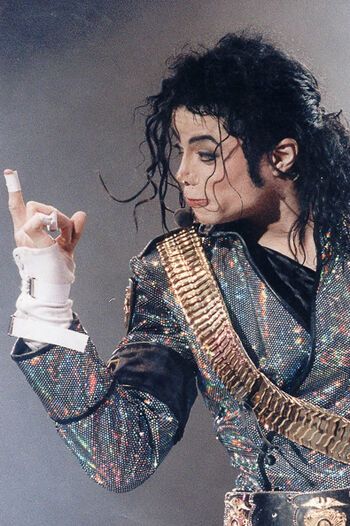 Кто из умерших звезд заработал больше всех?