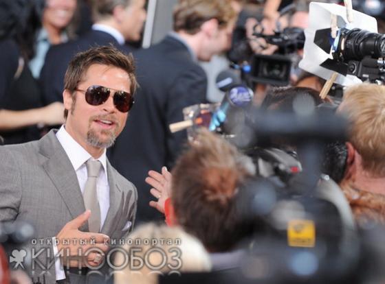 Дикая  растительность на лице Брэда Питта