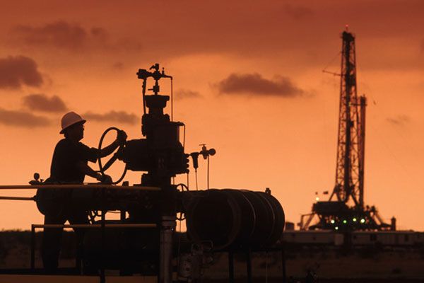Ціни на нафту на світових ринках впали майже на $ 3