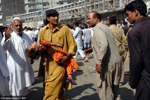 Крупный теракт в Пакистане: более 40 погибших (ФОТО)