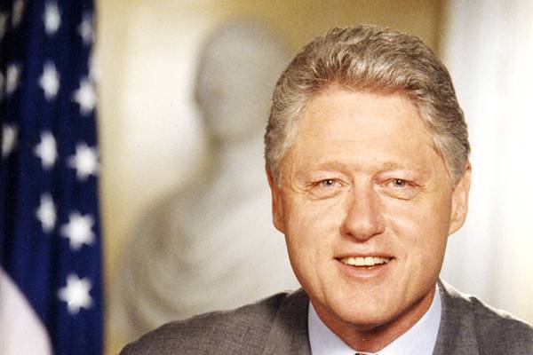 Трехметрового бронзового Клинтона воздвигли в Косово