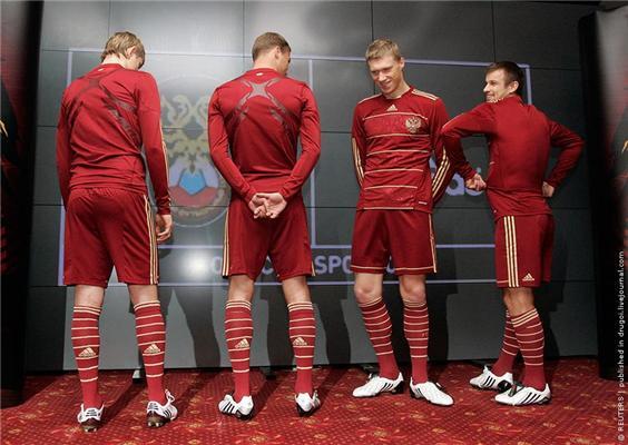 Сборная России по футболу представила новую форму (фото) 