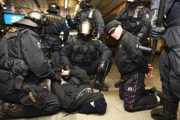 В годовщину революции в Праге задержали 48 неофашистов