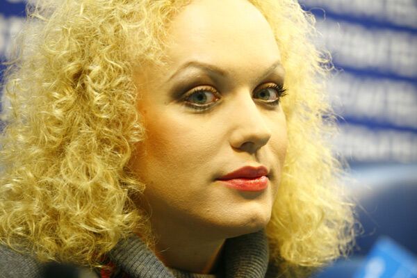 Монро считает, что главное для женщины-вымыть голову